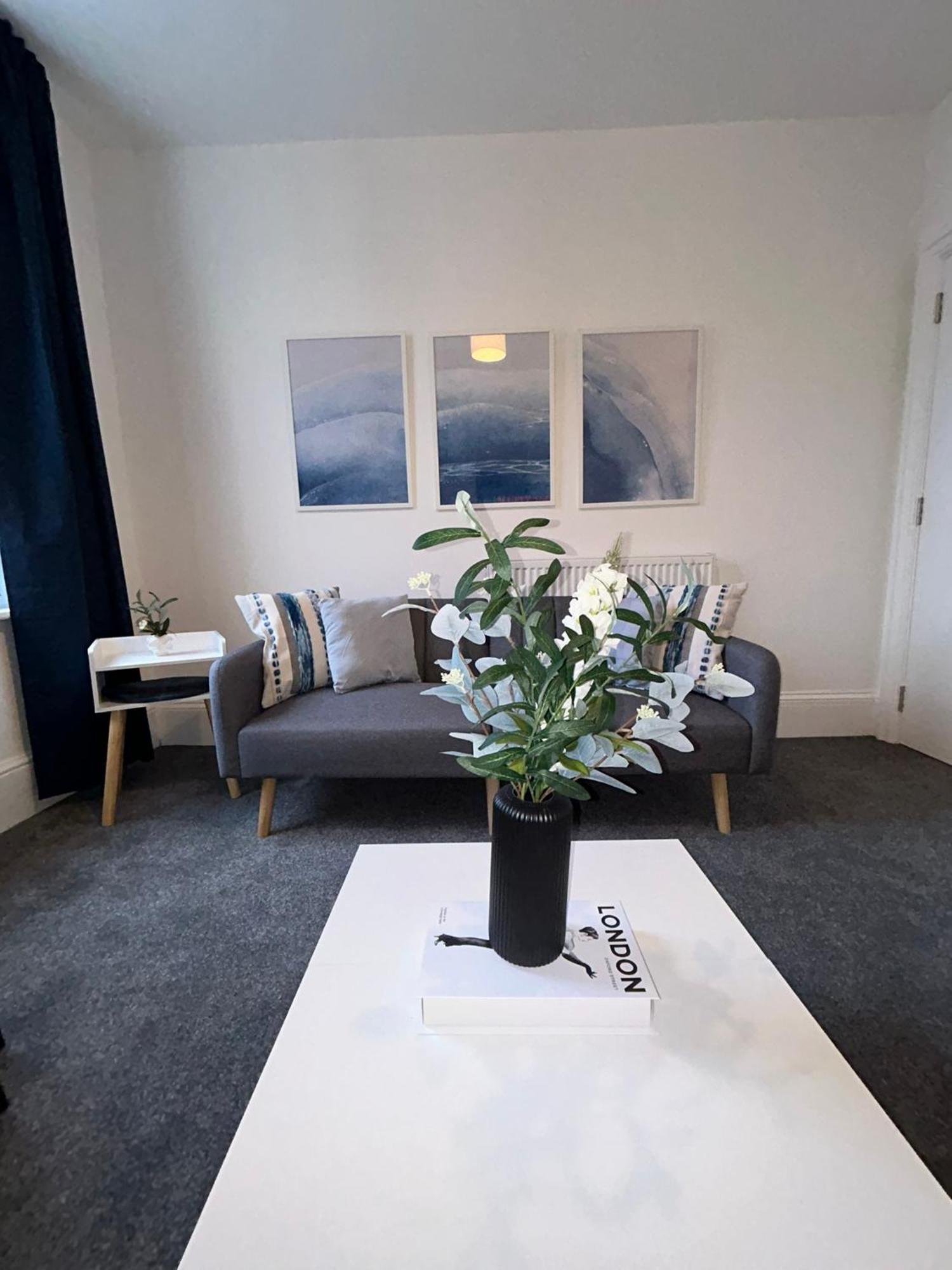 Brand New Modern Apartments Steps From Gloucester Quays Екстер'єр фото
