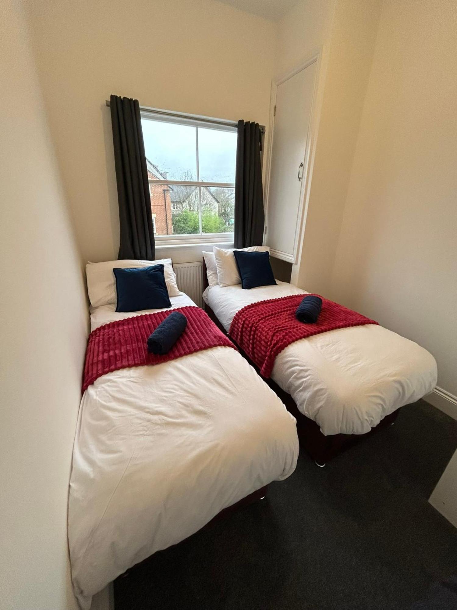 Brand New Modern Apartments Steps From Gloucester Quays Екстер'єр фото
