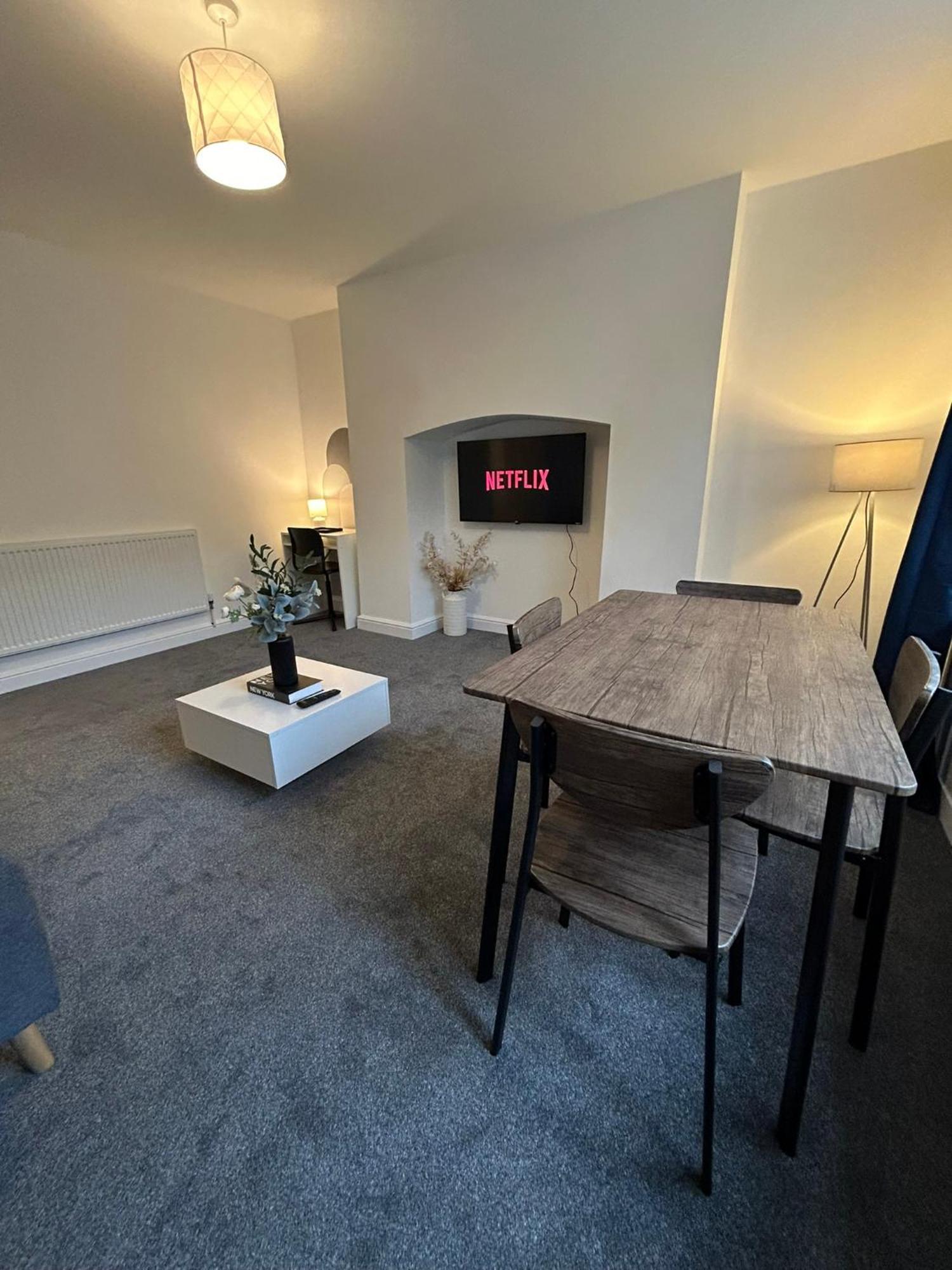 Brand New Modern Apartments Steps From Gloucester Quays Екстер'єр фото