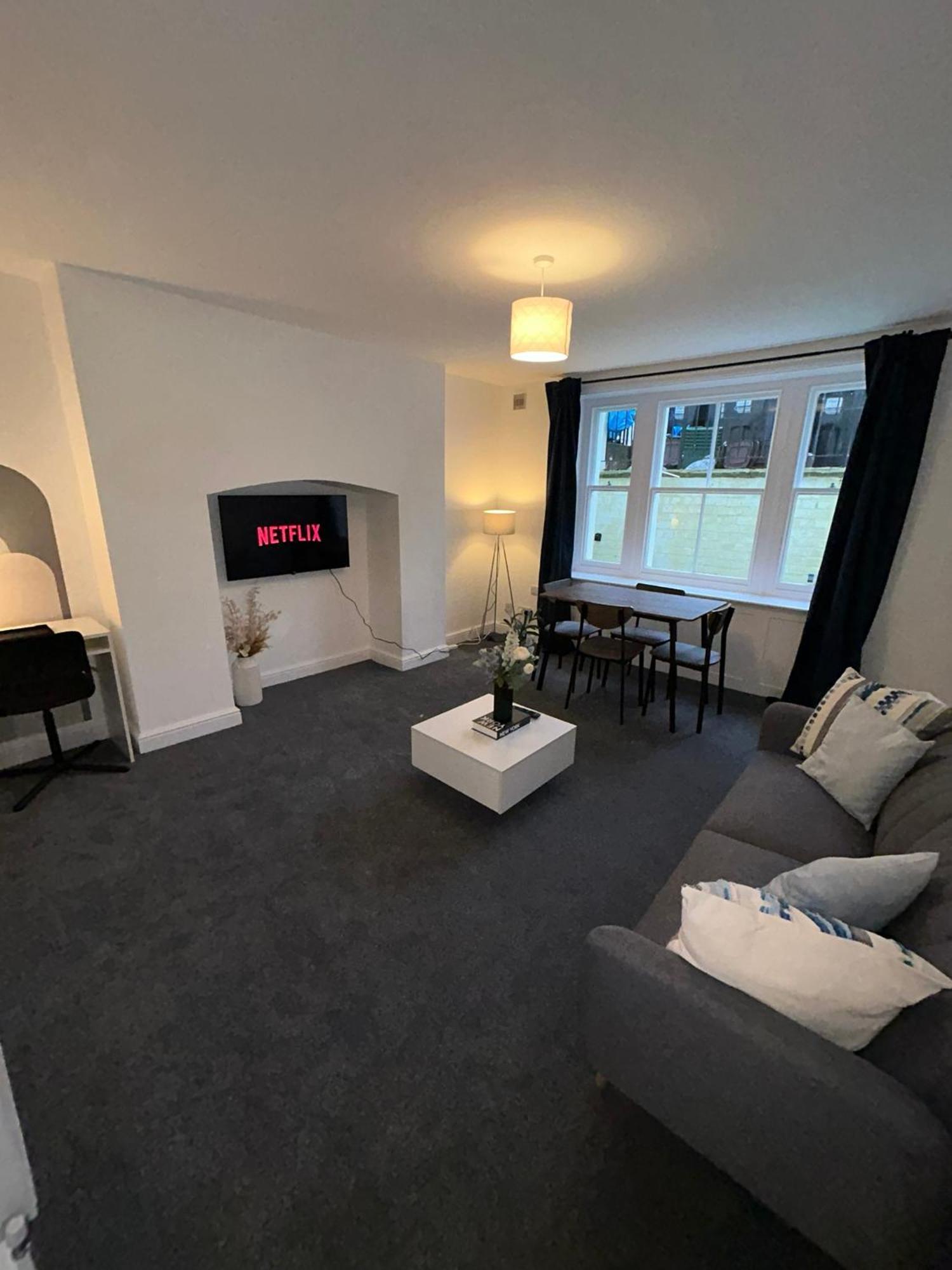 Brand New Modern Apartments Steps From Gloucester Quays Екстер'єр фото