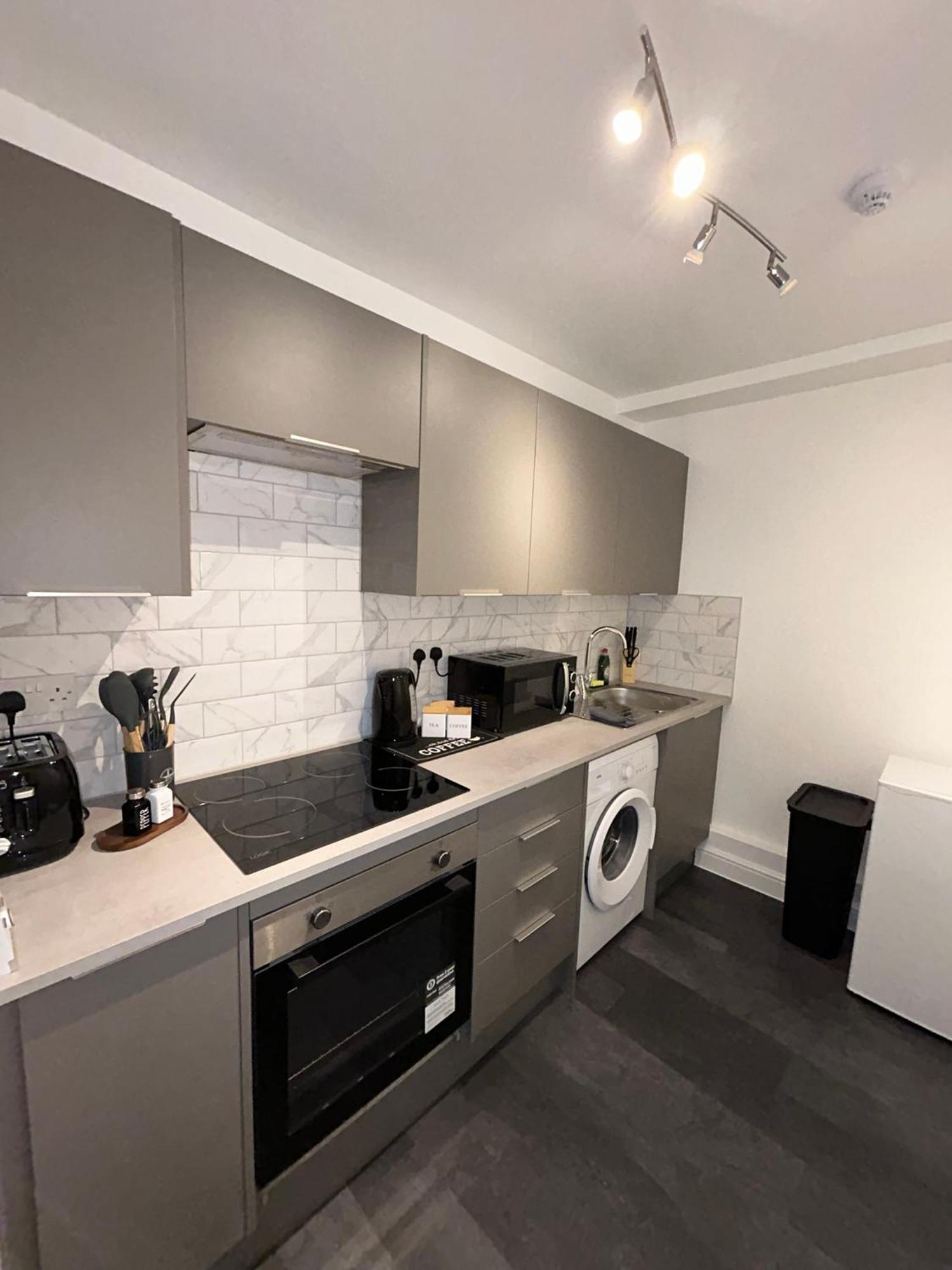 Brand New Modern Apartments Steps From Gloucester Quays Екстер'єр фото