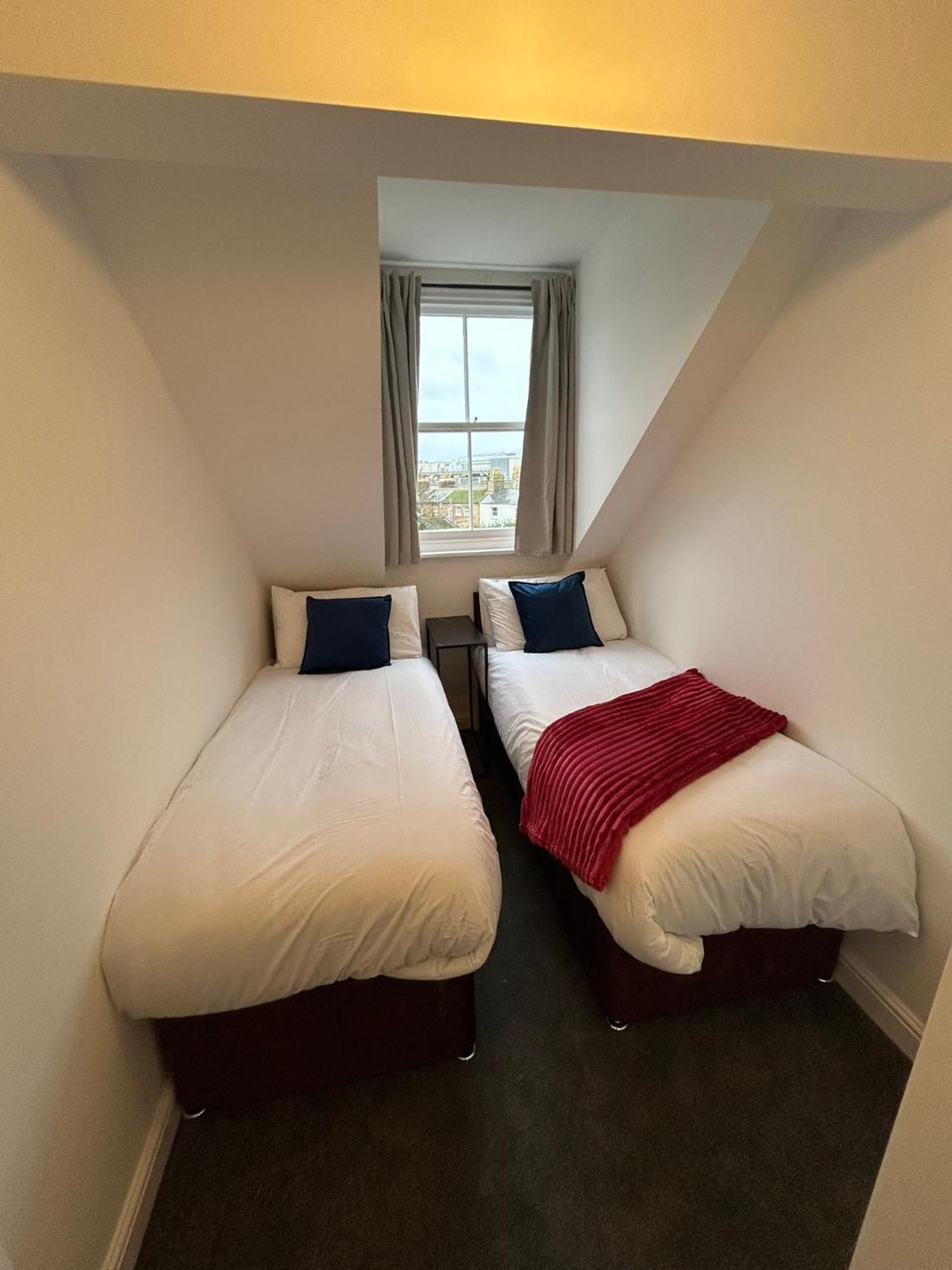 Brand New Modern Apartments Steps From Gloucester Quays Екстер'єр фото