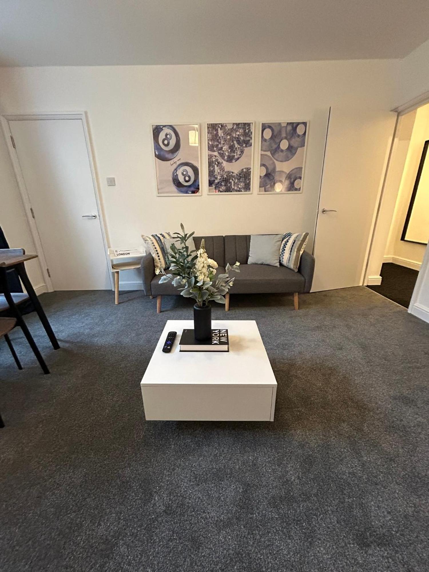 Brand New Modern Apartments Steps From Gloucester Quays Екстер'єр фото