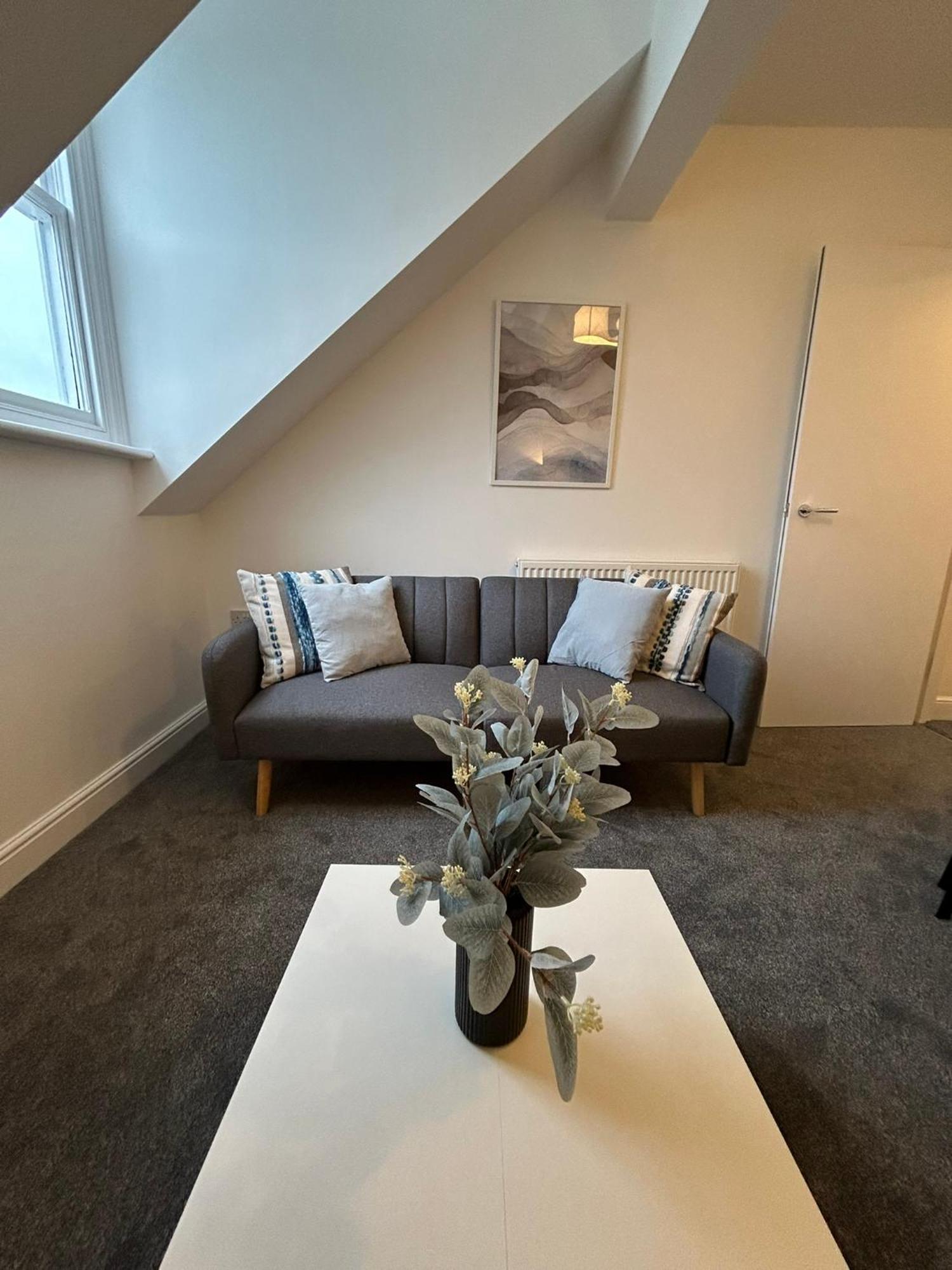 Brand New Modern Apartments Steps From Gloucester Quays Екстер'єр фото