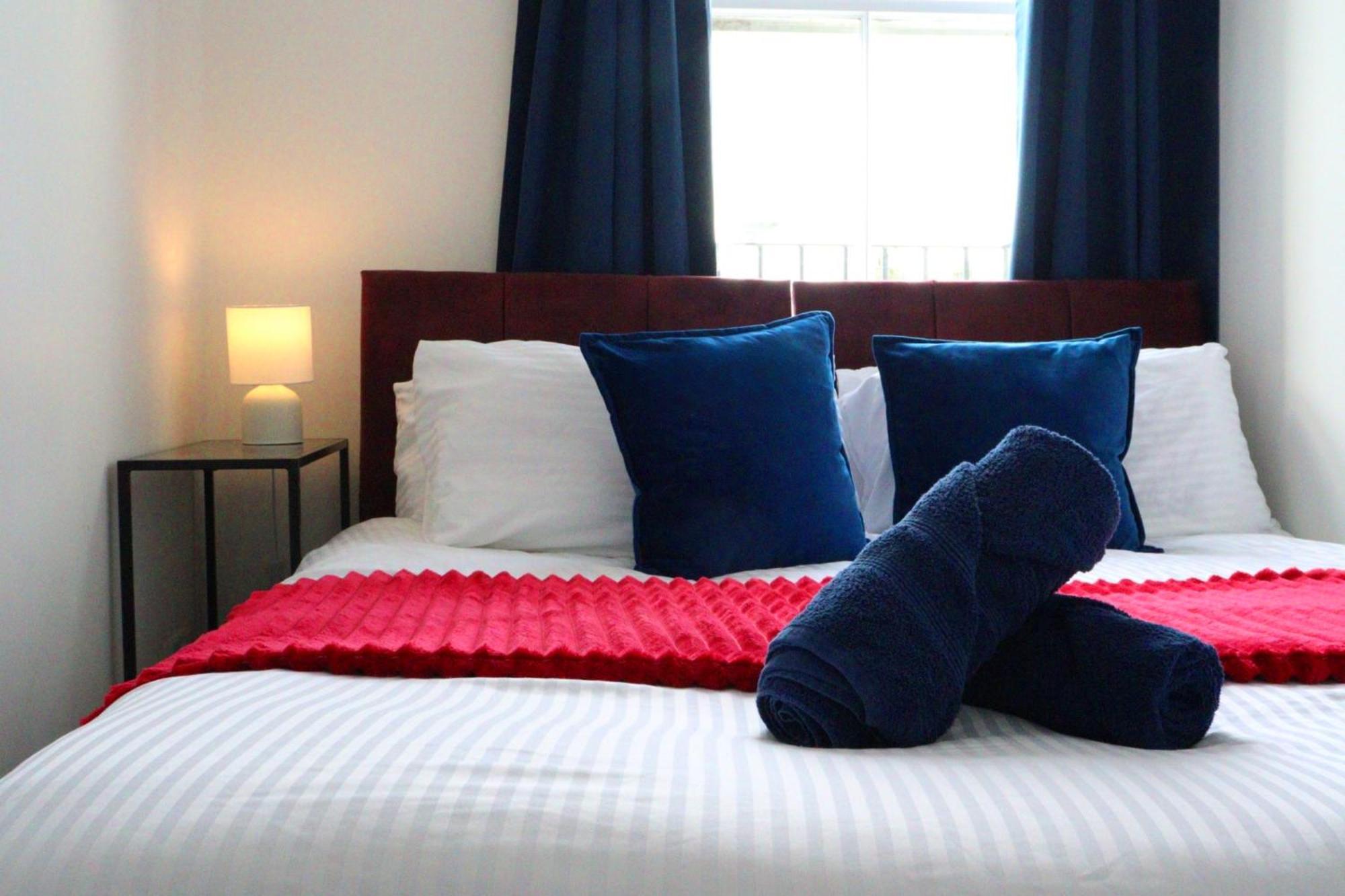 Brand New Modern Apartments Steps From Gloucester Quays Екстер'єр фото