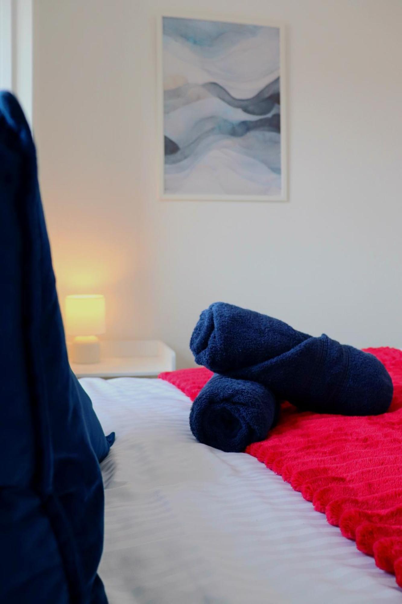Brand New Modern Apartments Steps From Gloucester Quays Екстер'єр фото