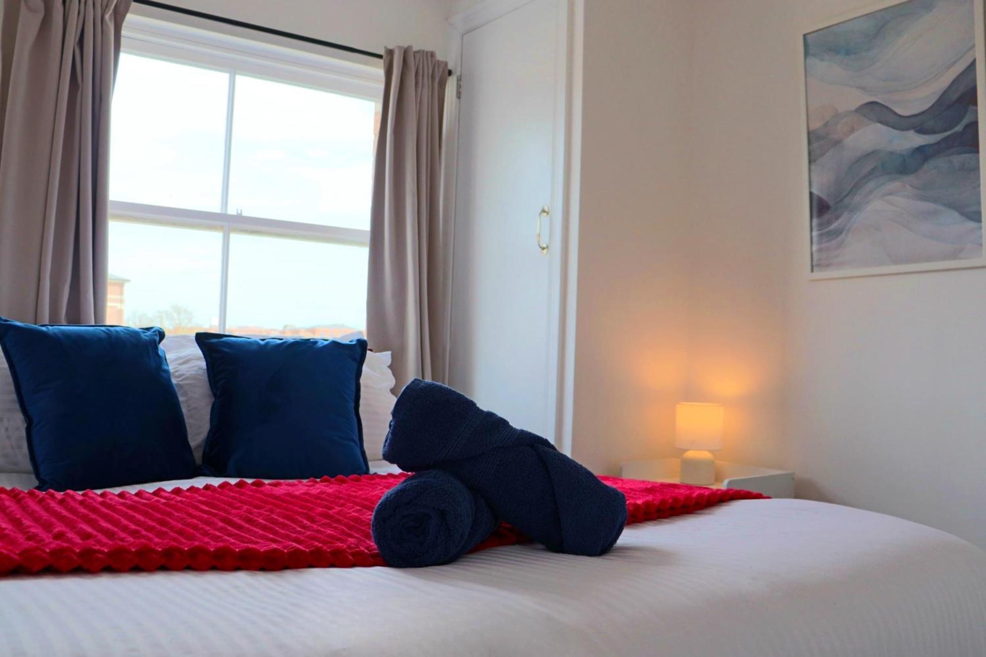 Brand New Modern Apartments Steps From Gloucester Quays Екстер'єр фото