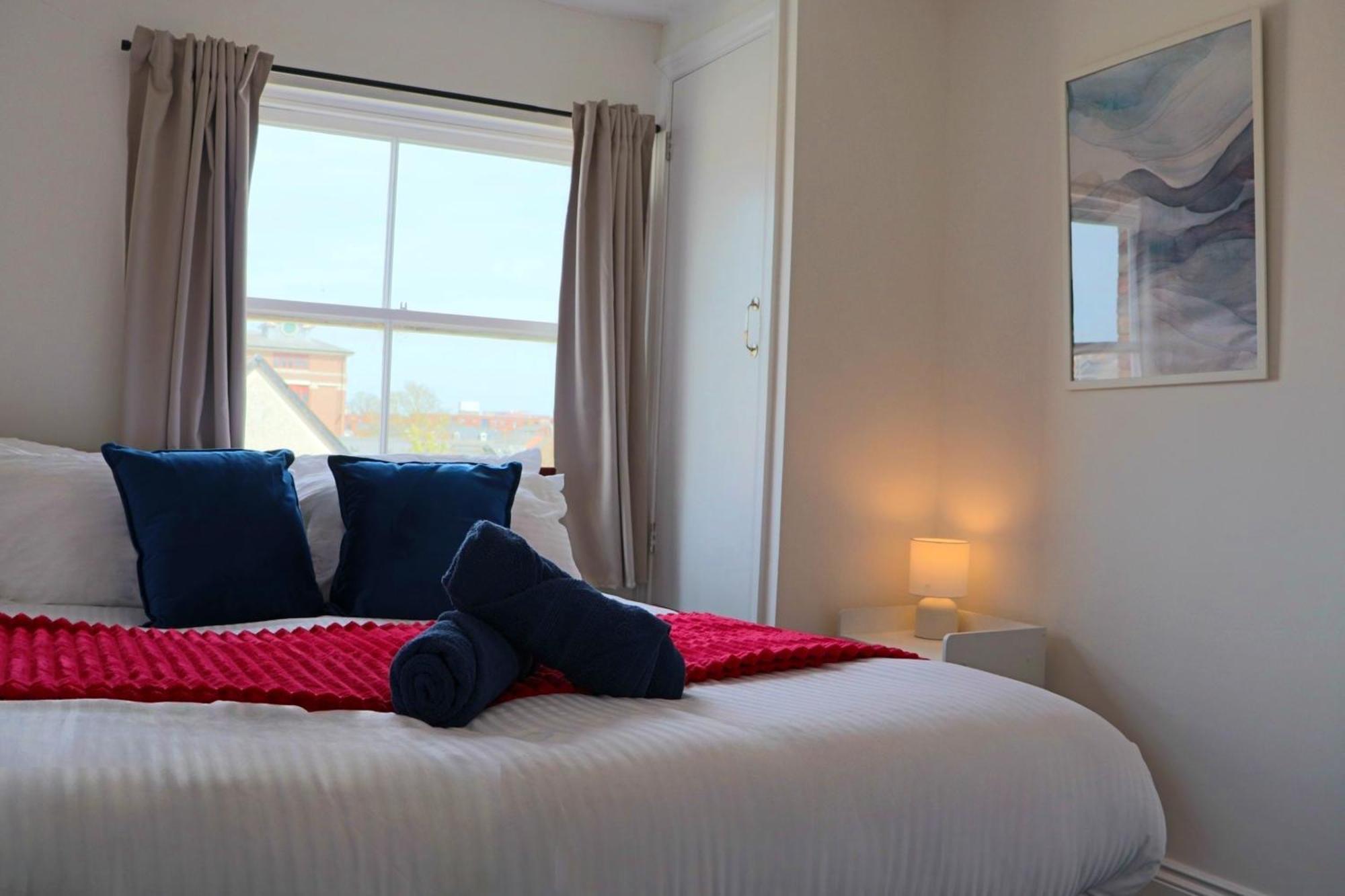 Brand New Modern Apartments Steps From Gloucester Quays Екстер'єр фото