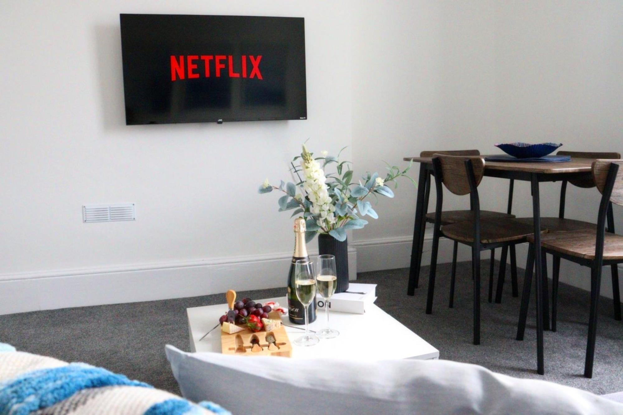 Brand New Modern Apartments Steps From Gloucester Quays Екстер'єр фото