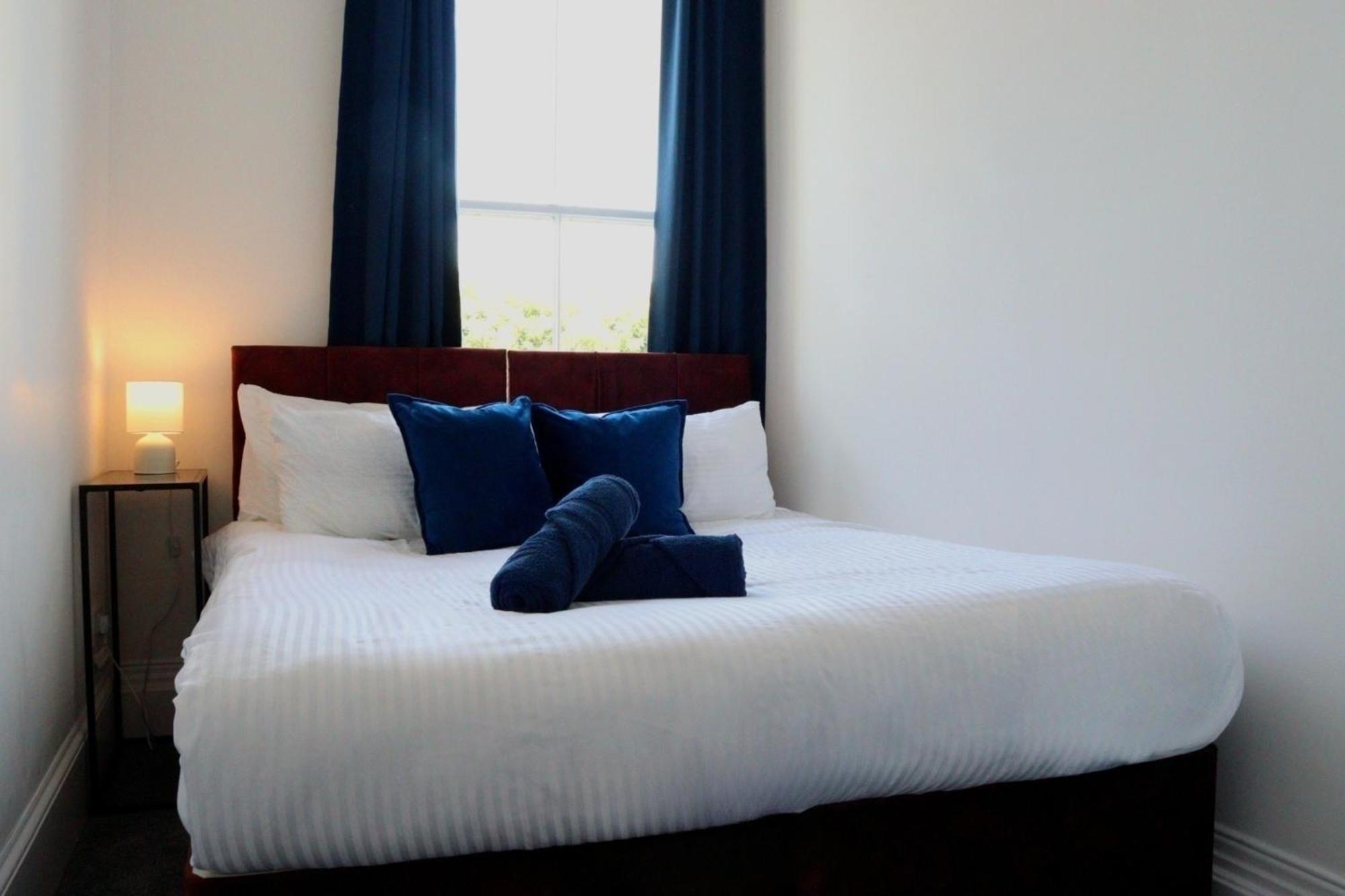 Brand New Modern Apartments Steps From Gloucester Quays Екстер'єр фото