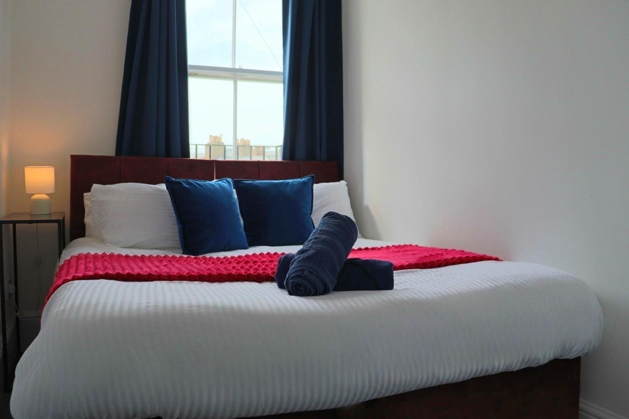 Brand New Modern Apartments Steps From Gloucester Quays Екстер'єр фото