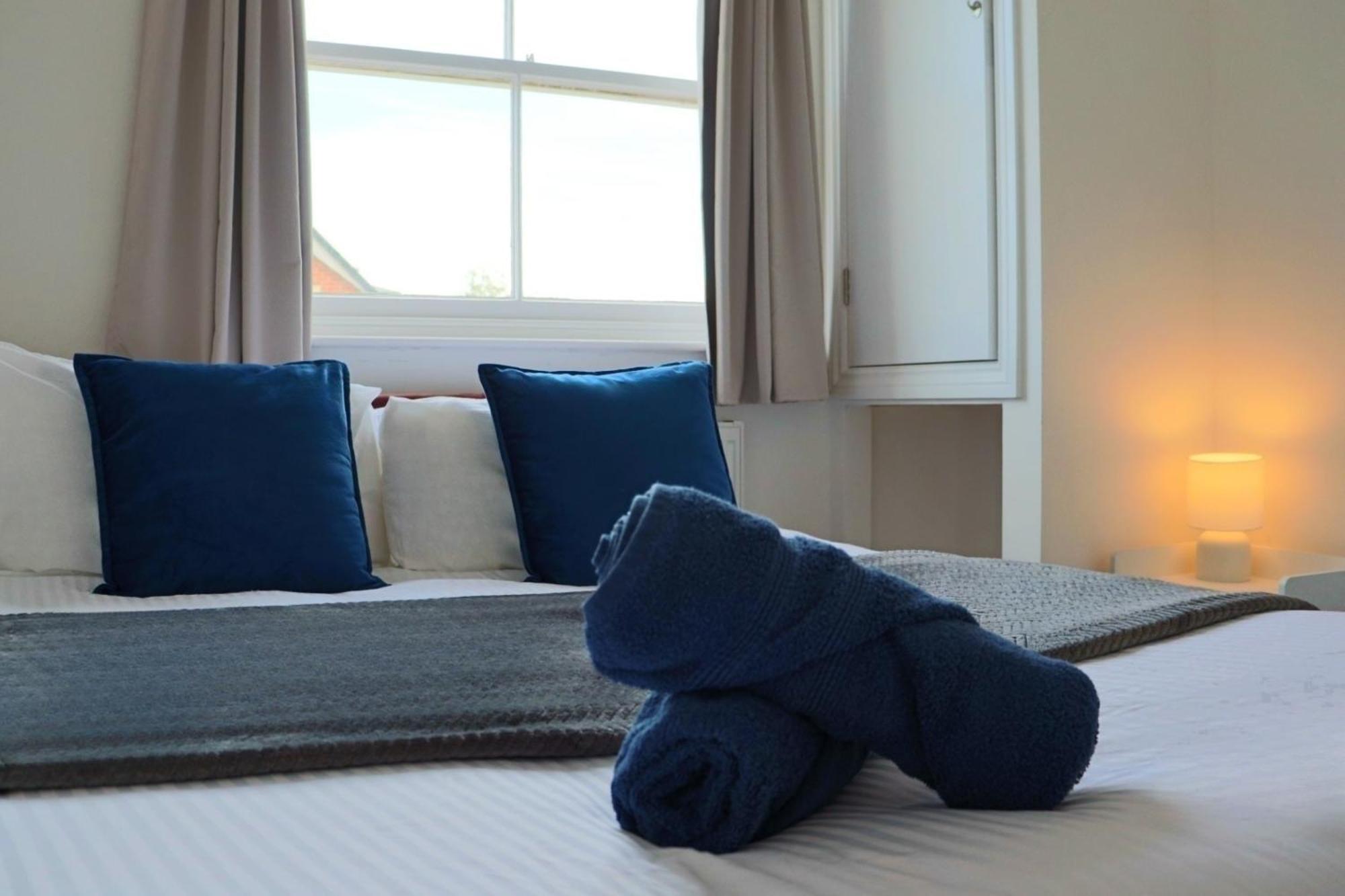 Brand New Modern Apartments Steps From Gloucester Quays Екстер'єр фото