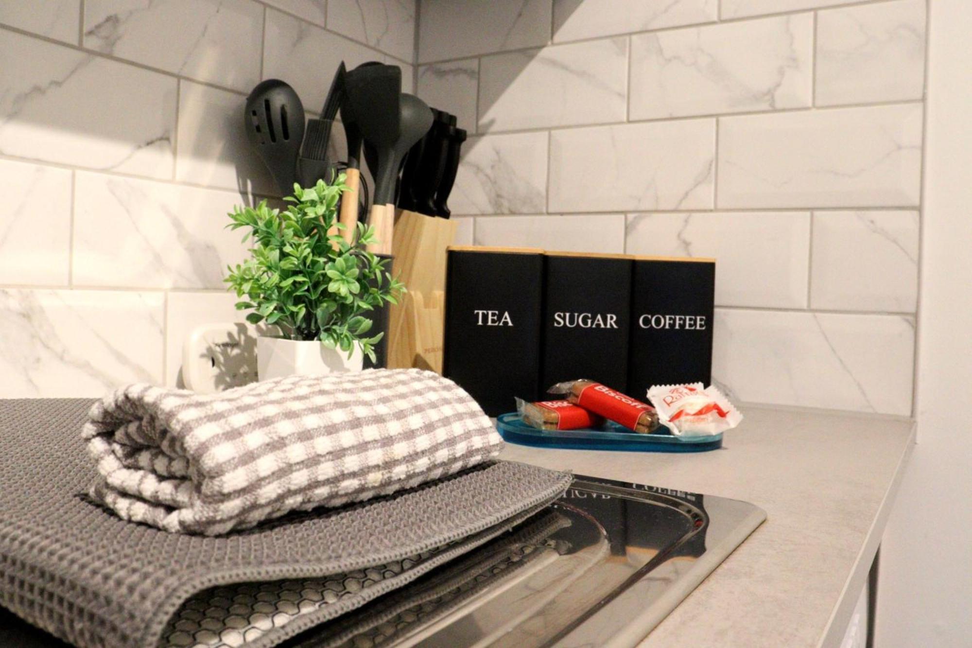 Brand New Modern Apartments Steps From Gloucester Quays Екстер'єр фото