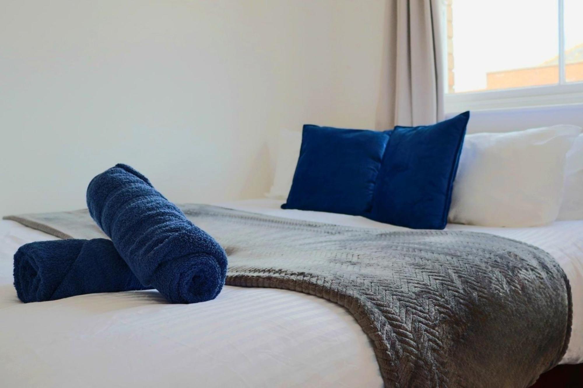 Brand New Modern Apartments Steps From Gloucester Quays Екстер'єр фото